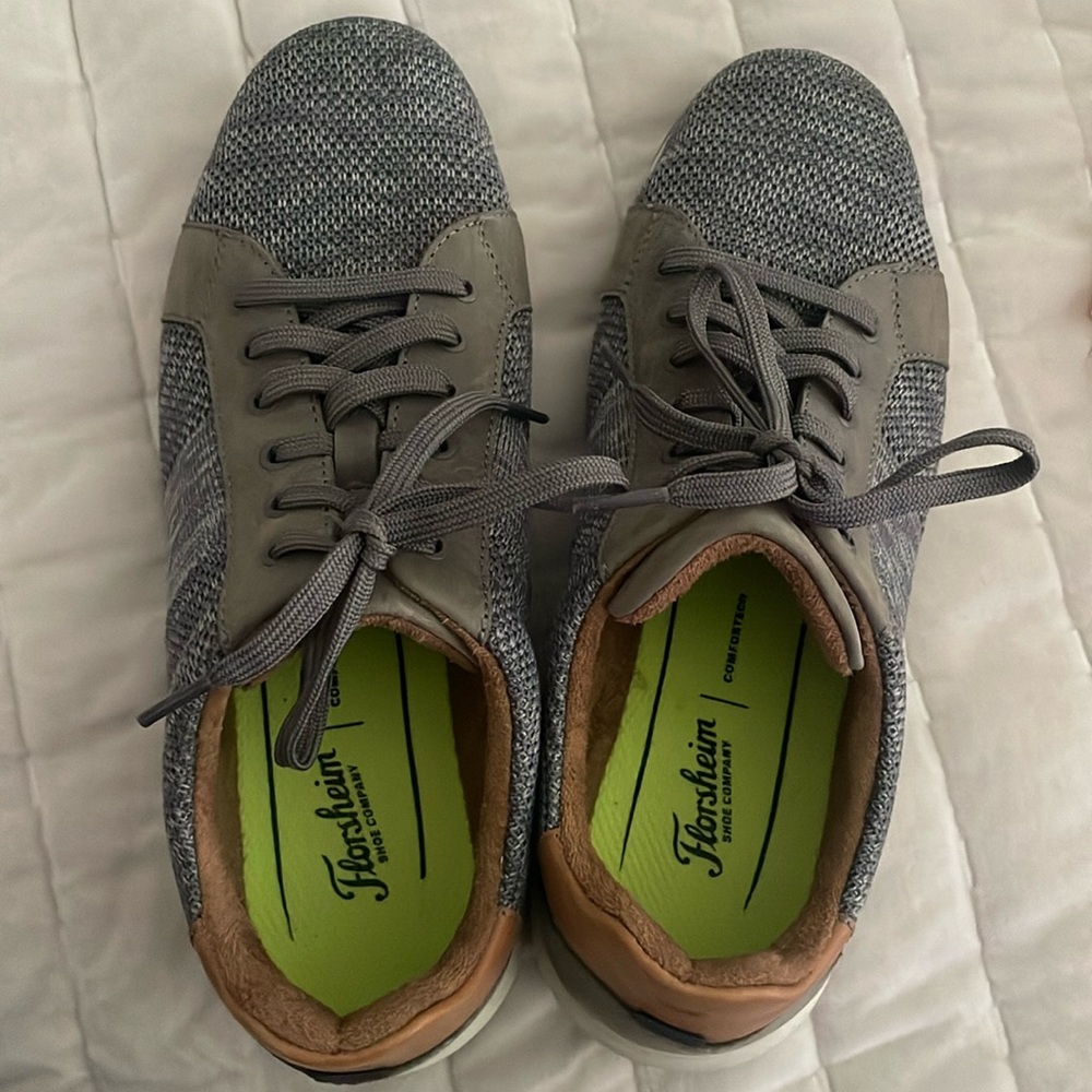 Florsheim Boys size 7 grey shoe with leather upper (with comfortech)